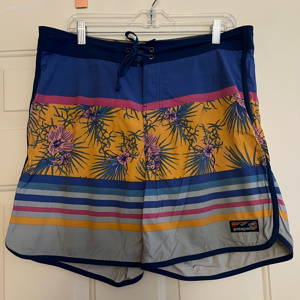Men’s Patagonia bayou Palmetto stripe stretch Wavefarer board short. Size 34